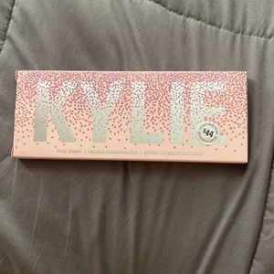 Kylie Jenner eyeshadow palette